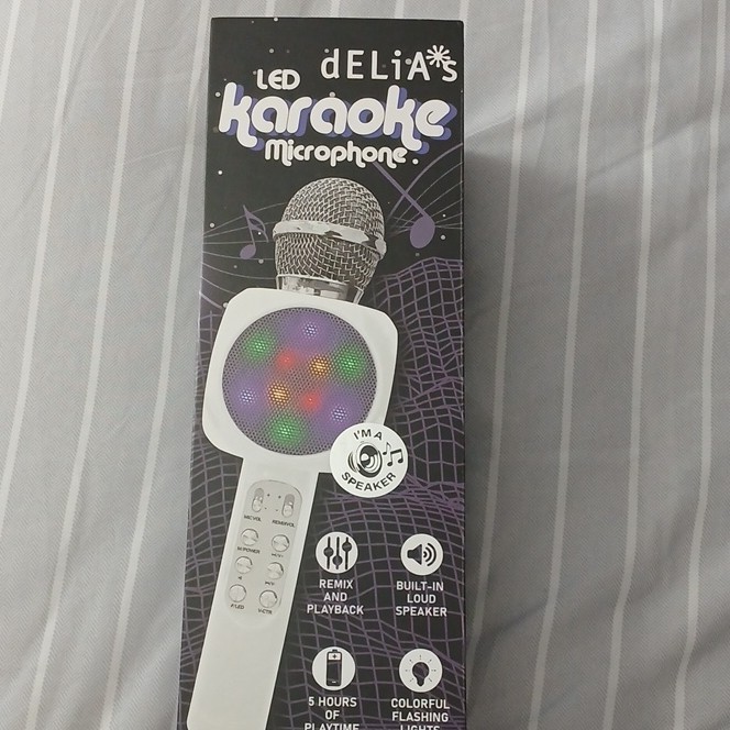 dELiA*s LED Karaoke Microphone, Built-in Speaker, Flashing Lights, White, 5hr