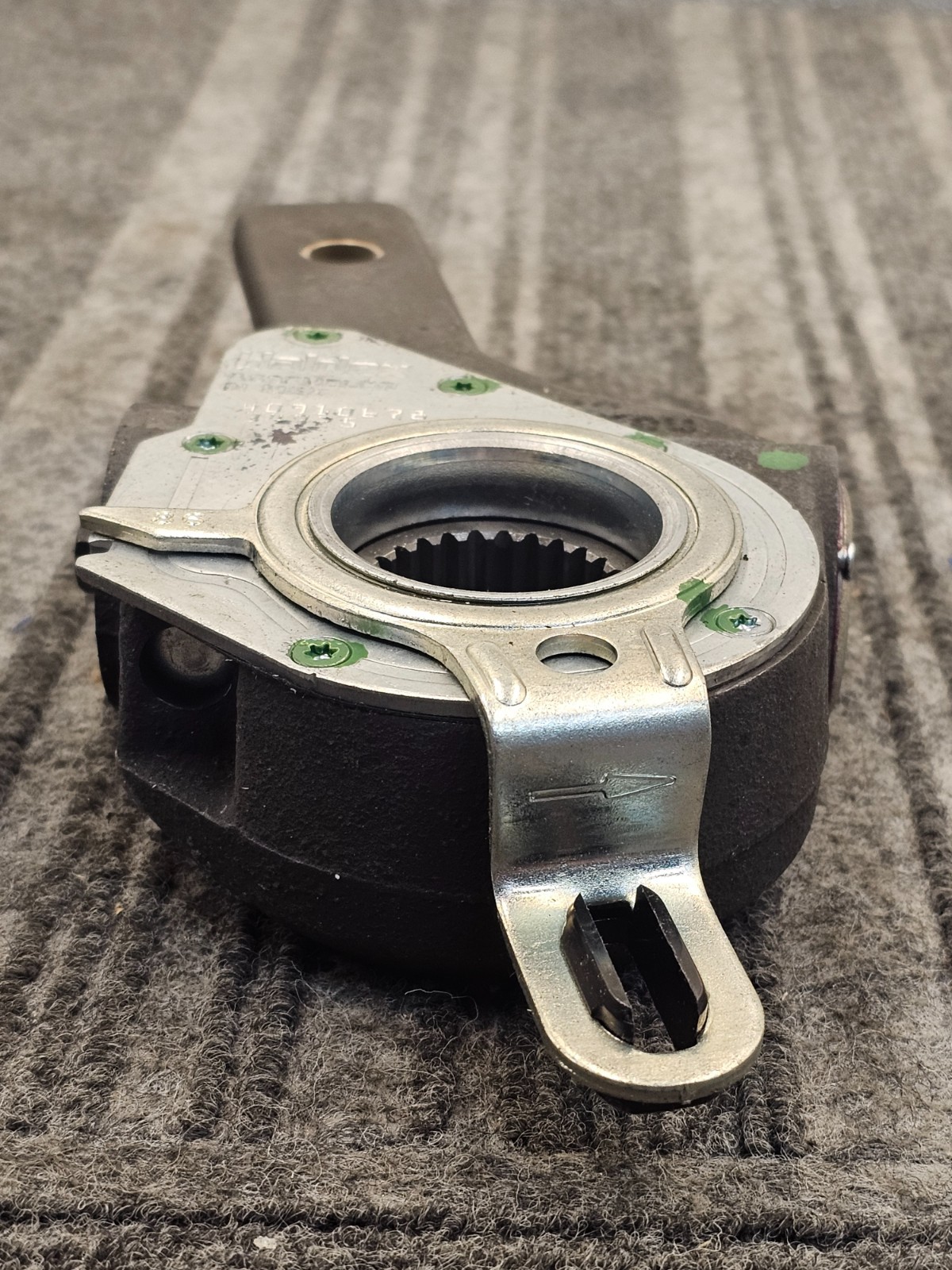 Haldex 40910678: 28-Teeth Automatic Brake Slack Adjuster (ABA) 16° Body Angle
