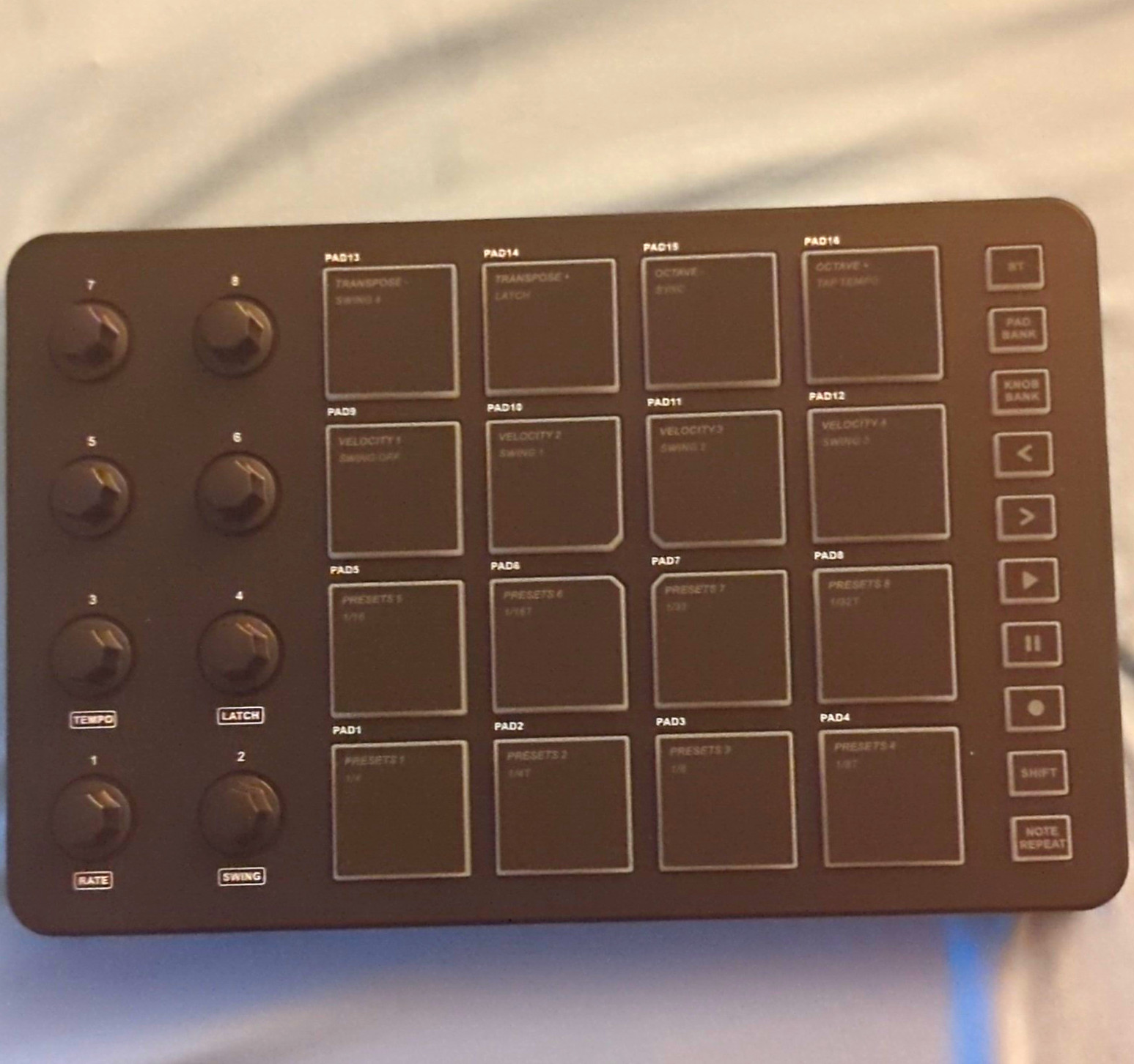 Akai MPD218 USB MIDI Pad Controller 16 Pads/Keys Knobs 1 Pedal Input