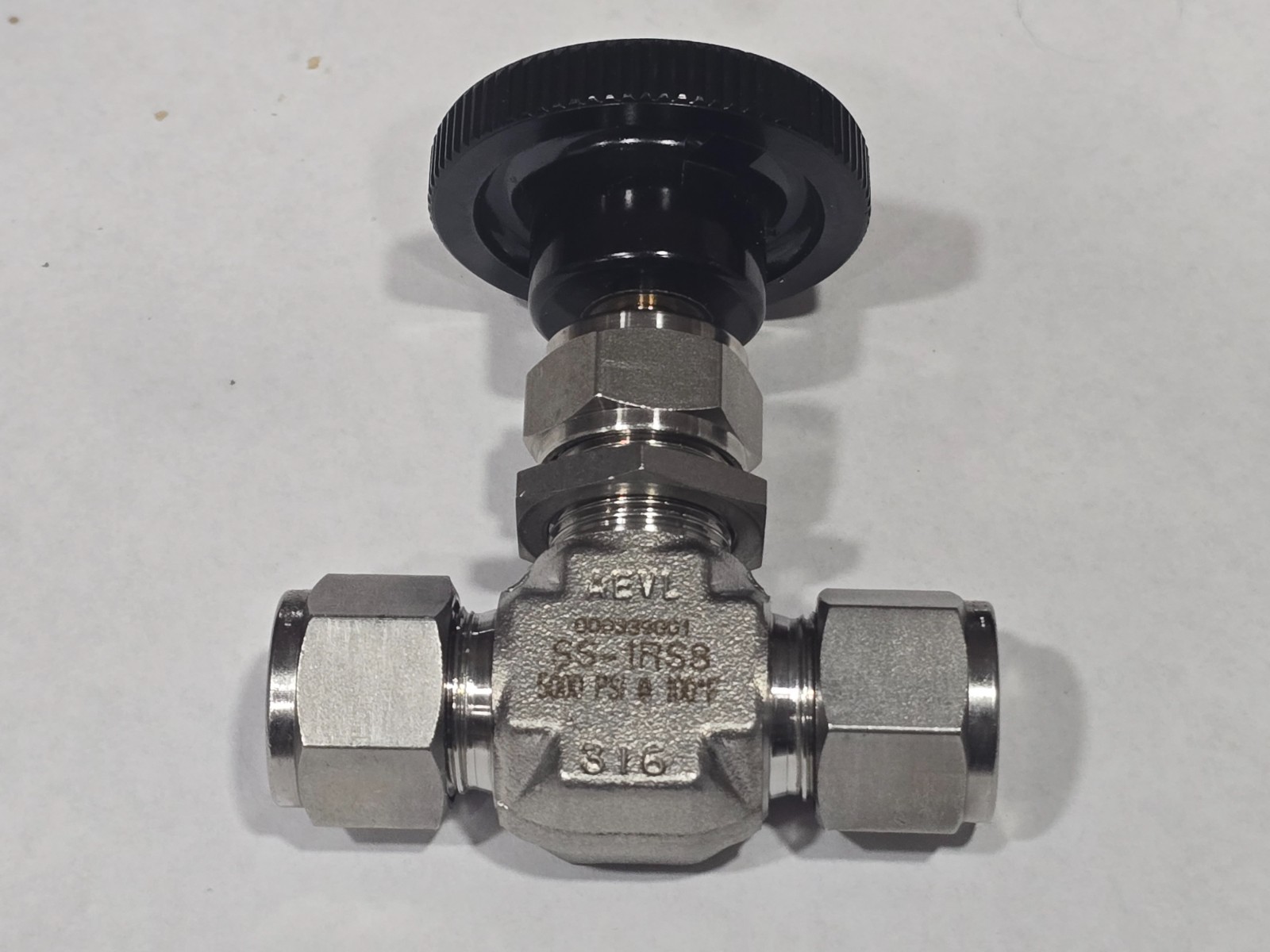 Swagelok Precision Integral Bonnet Needle Valve with regulating stem SS-1RS8
