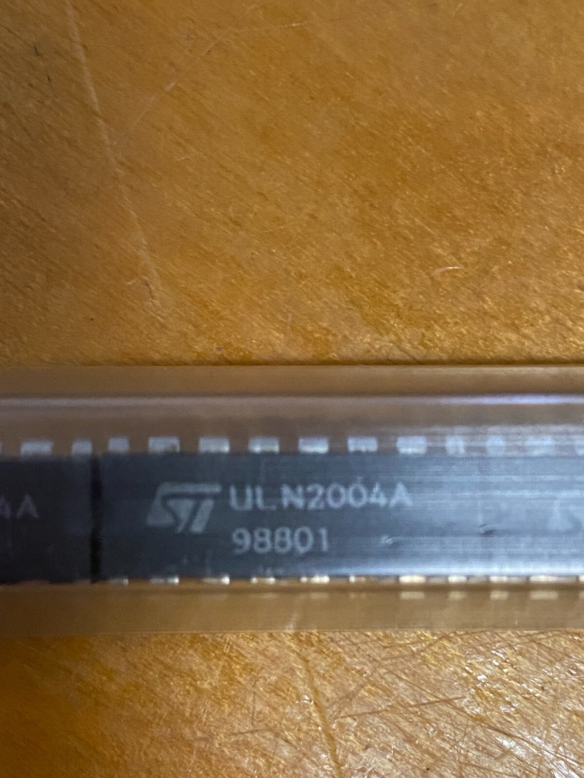 STMicroelectronics ULN2004A DIP16 power switch/driver ic