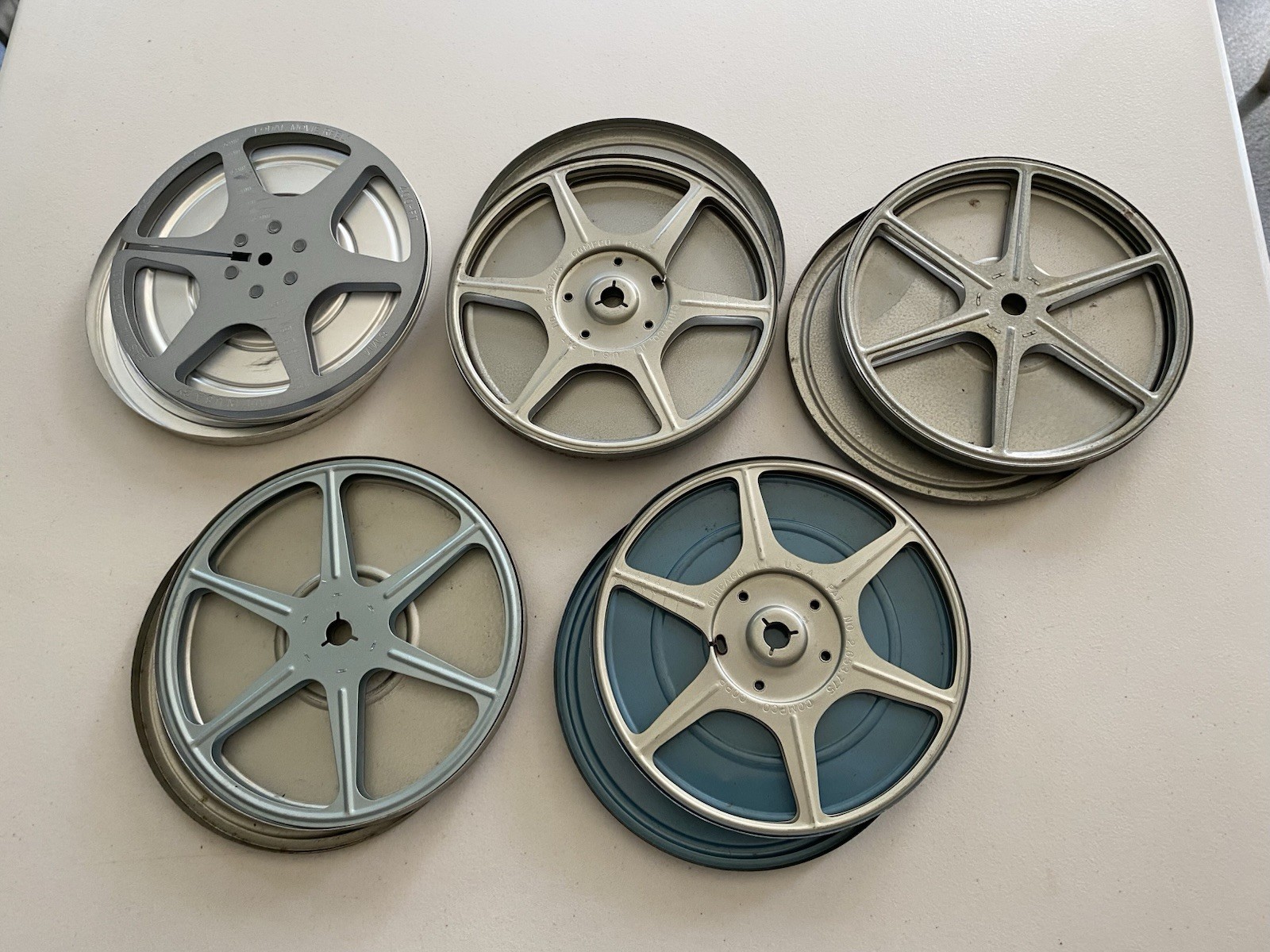 Lot of 5 VTG Super 8 Metal Empty Reels & Cans Canisters 400 ft, 7inch size