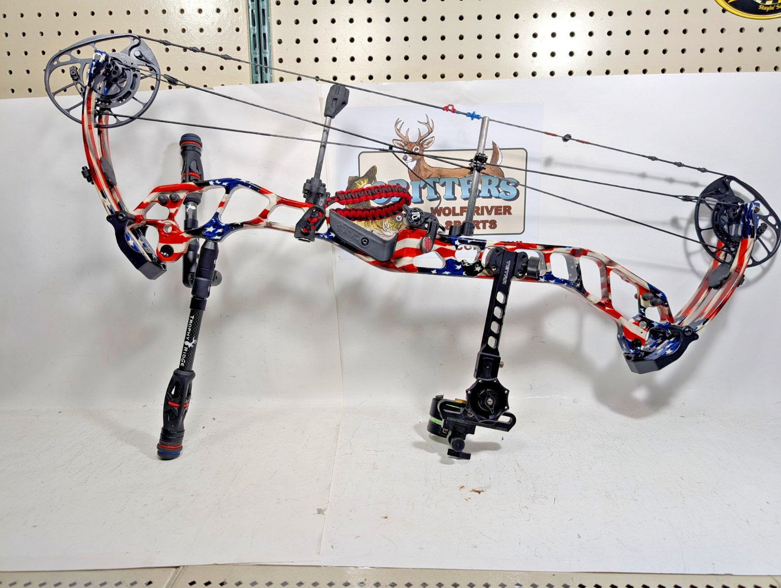 PSE Evo Nxt 33 Compound Bow Pkg! 26.5-32" 60-70#'s RIGHT HAND! American Flag!