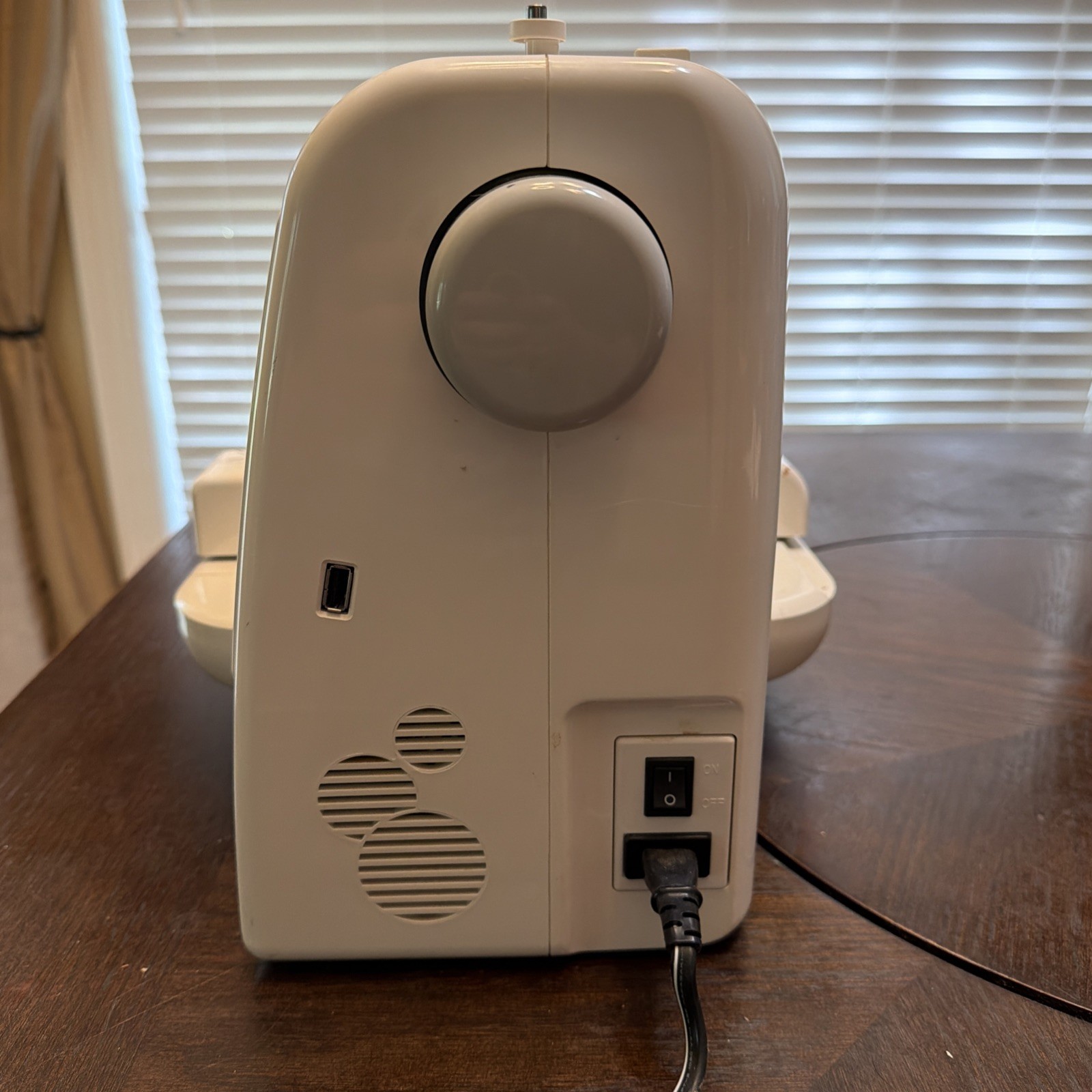 Janome Memory Craft 200E Embroidery Sewing Machine Computerized Tested Works