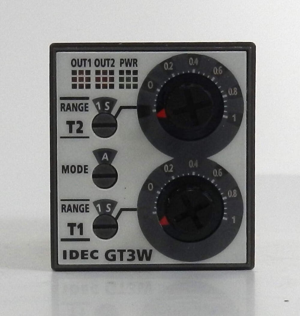 IDEC GT3W-A11AF20N TIMER RELAY