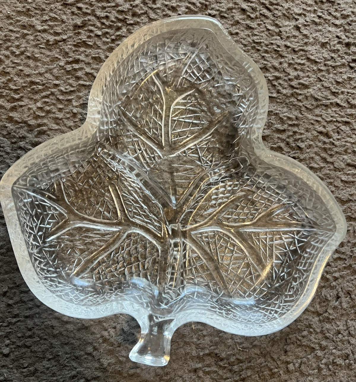 VTG ALCO CLEAR CRYSTAL LEAF SERVING/TRINKET DISH WITH (3) DIVIDES SECTIONS