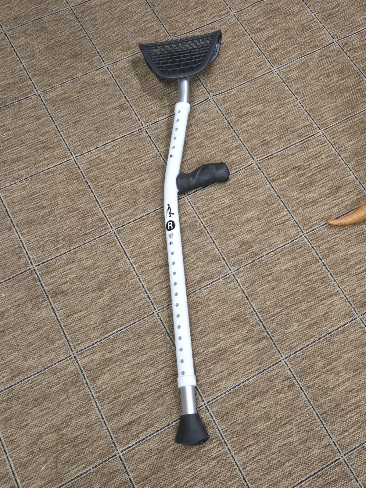 1 Single MobiLegs Universal Crutch Adjustable 4'9"-6'4" 300lbs Right Crutch Only