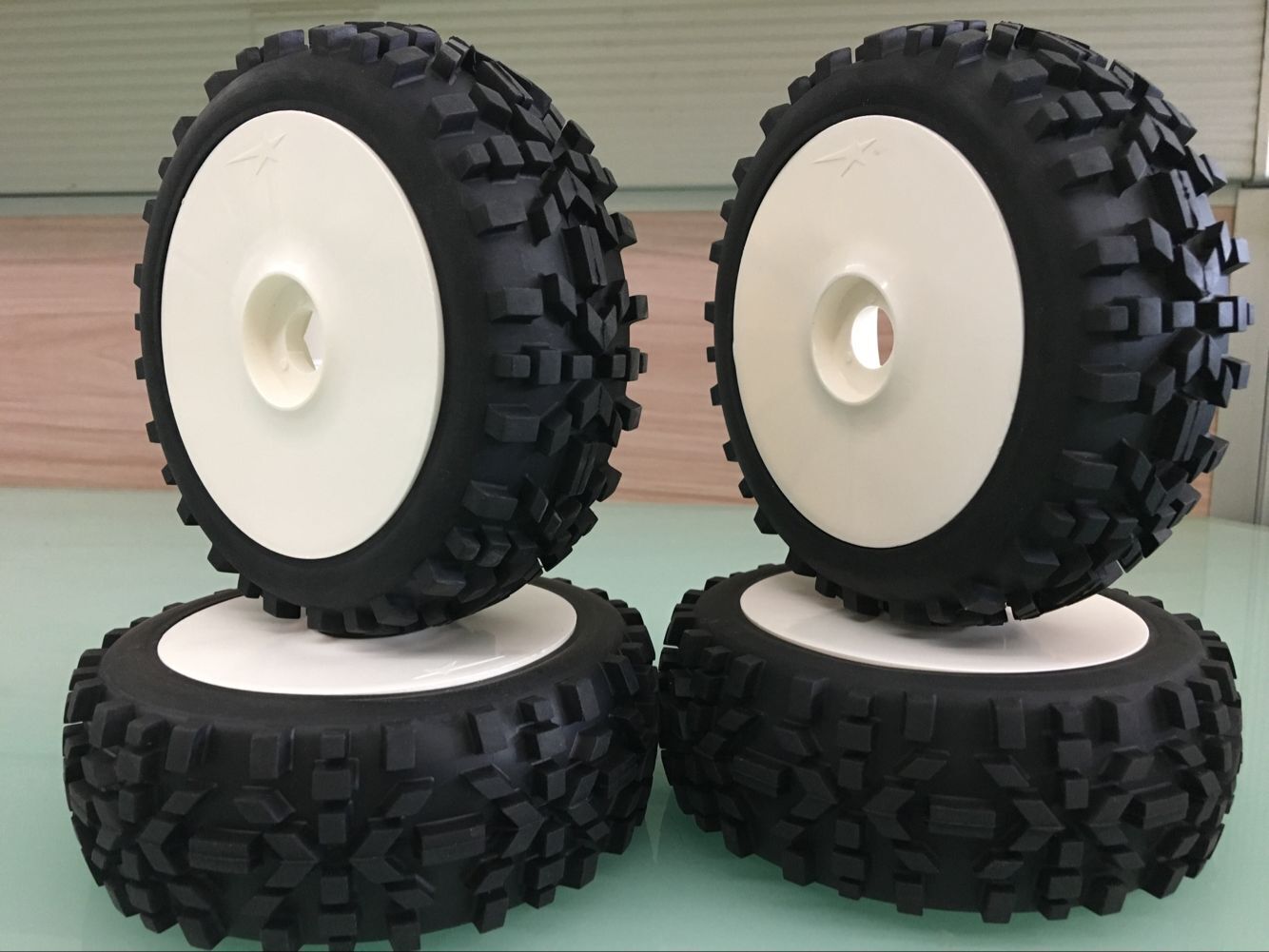 4pcs 17mm hub wheel Rim Tire Tyre for 1/8 off-road RC car Buggy kyosho hpi losi