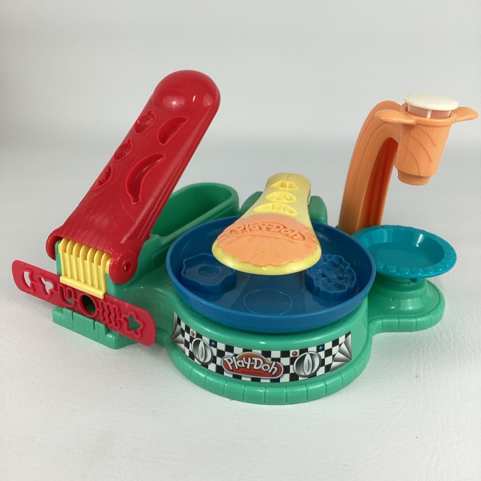 Play-Doh Flip N Serve Breakfast Playset Griddle 2010 Hasbro Kitchen Creations