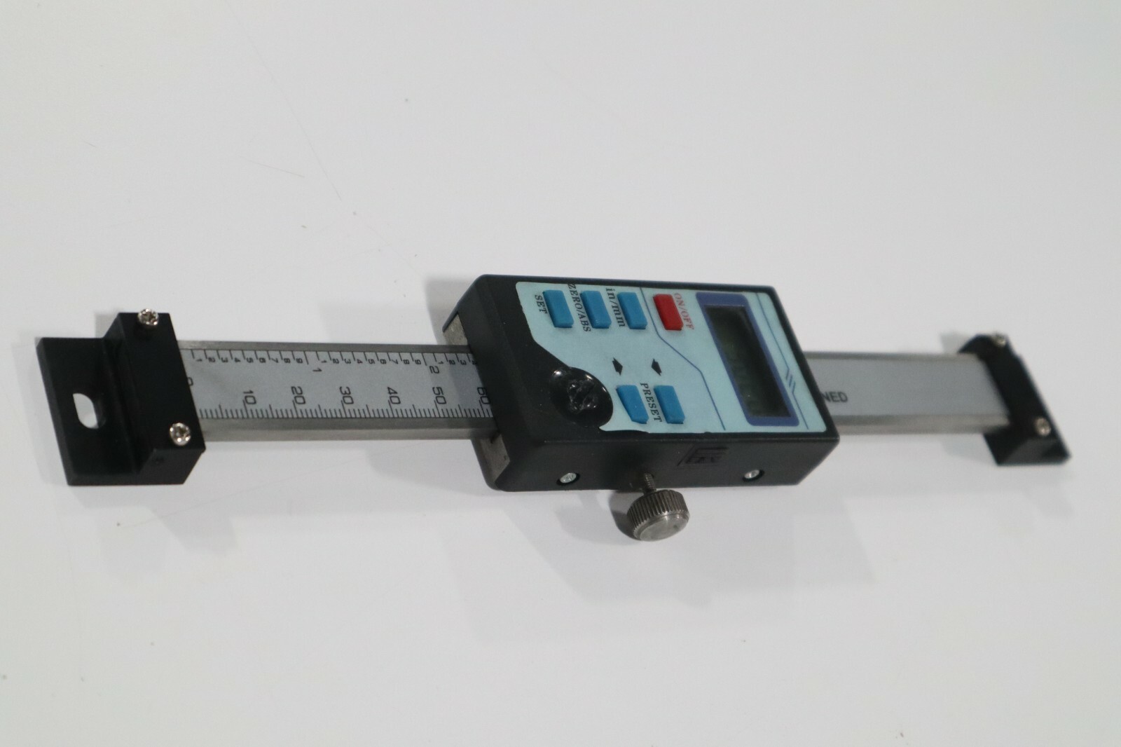 VERTICAL LINEAR SCALE WITH DIGITAL READOUT **VARIOUS SIZES AVAIABLE**