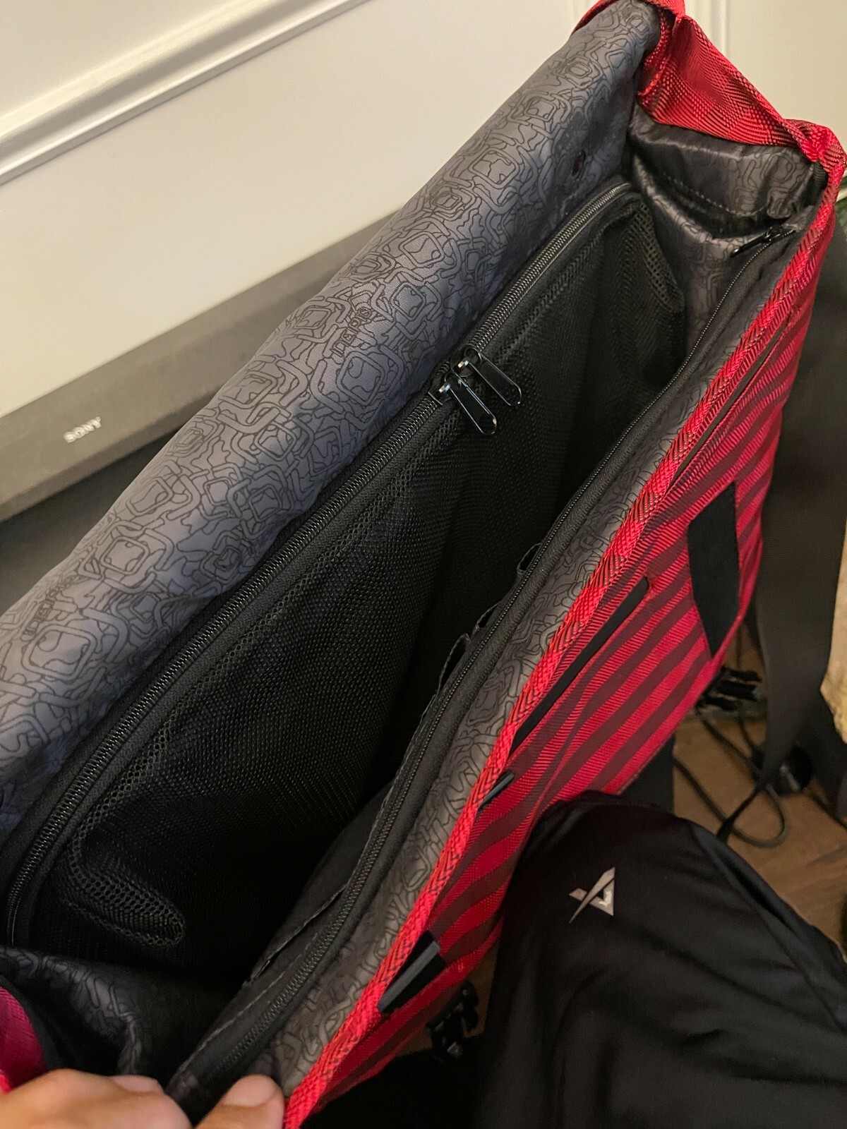Incipio Weekender Suitcase Nylon Travel Bag Tote Backpack Strap Red