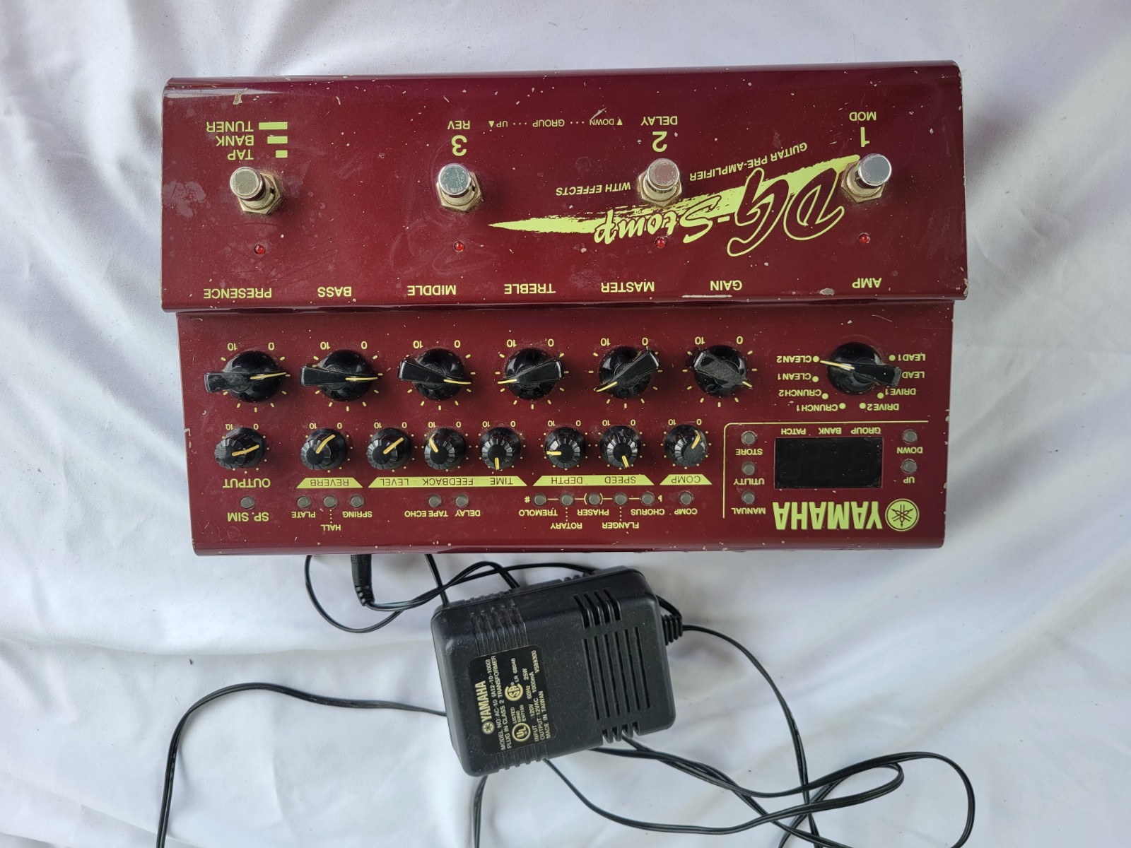 Yamaha DG Stomp Guitar Preamp Multi Effects Processor Pedal + Power Supply