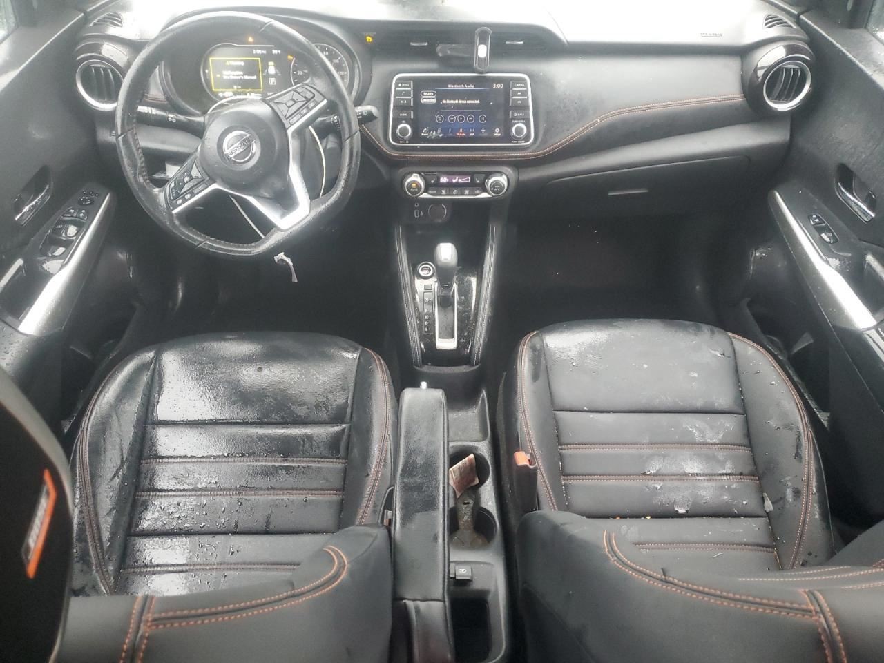 KICKS 2019 Glove Box 4926521