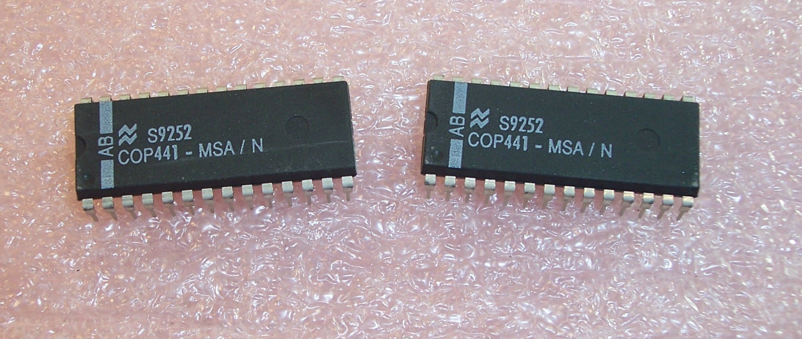 QTY (1) COP441MSA/N NSC 28 PIN DIP N-CHANNEL MICROCONTROLLER NOS