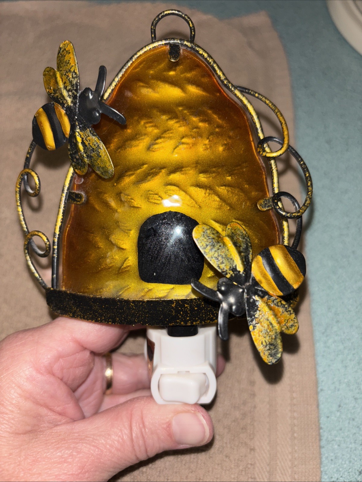 Beehive Night Light With Soft Amber Glow. Works!! Good Condition.