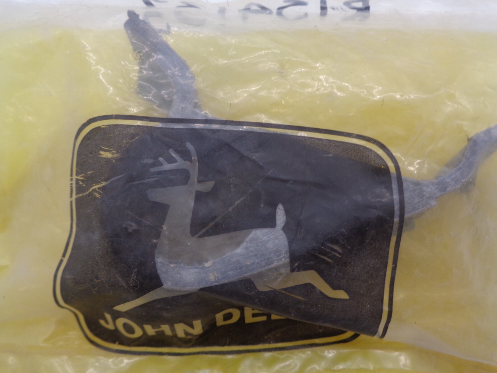 JOHN DEERE RUBBER HOLDER - R134133