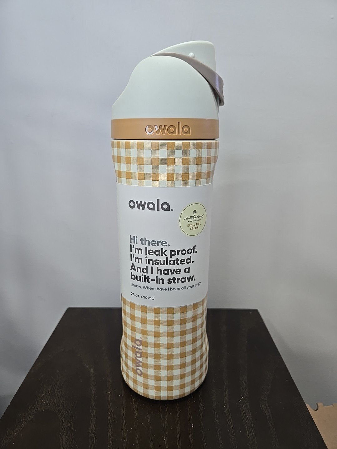 Owala FreeSip Stainless Steel Water Bottle / 24oz / Color: Suppertime