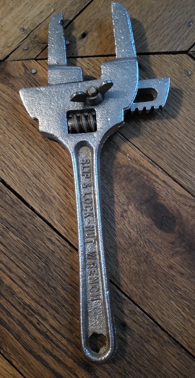 Plumbers Adjustable Wrench  Slip And Lock Nut 1"-3"