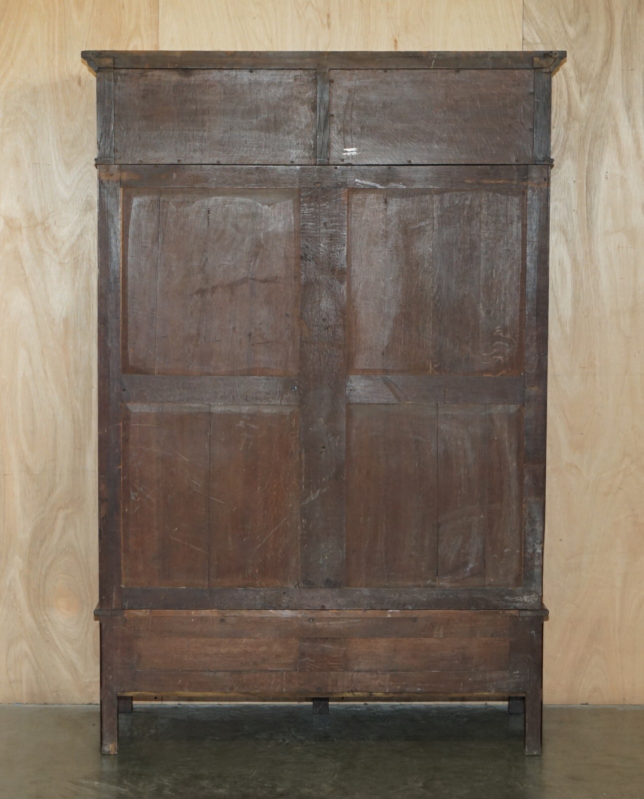 FINEST QUALITY HAMPTON & SON'S ANTIQUE VICTORIAN WALNUT HAND CARVED BACON SETTLE