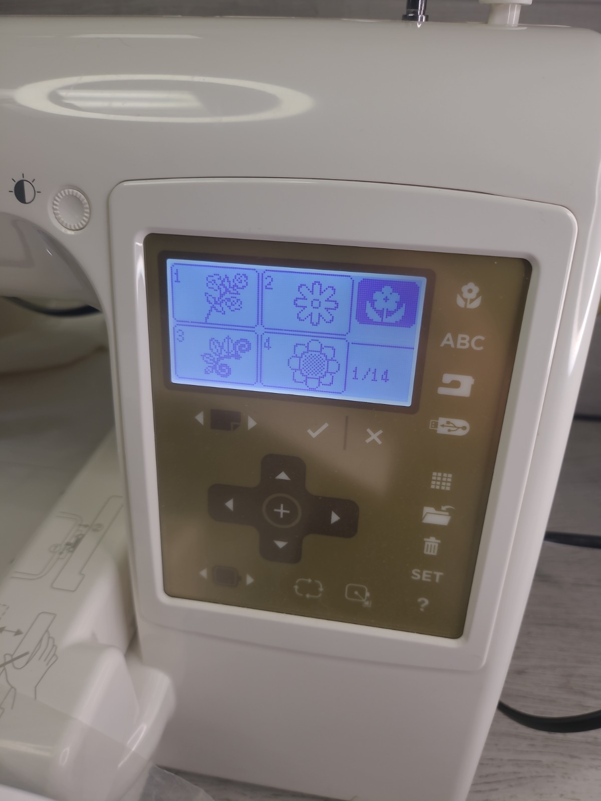 Singer Studio S10 Computerized Embroidery Machine Complete In Box With Extras!