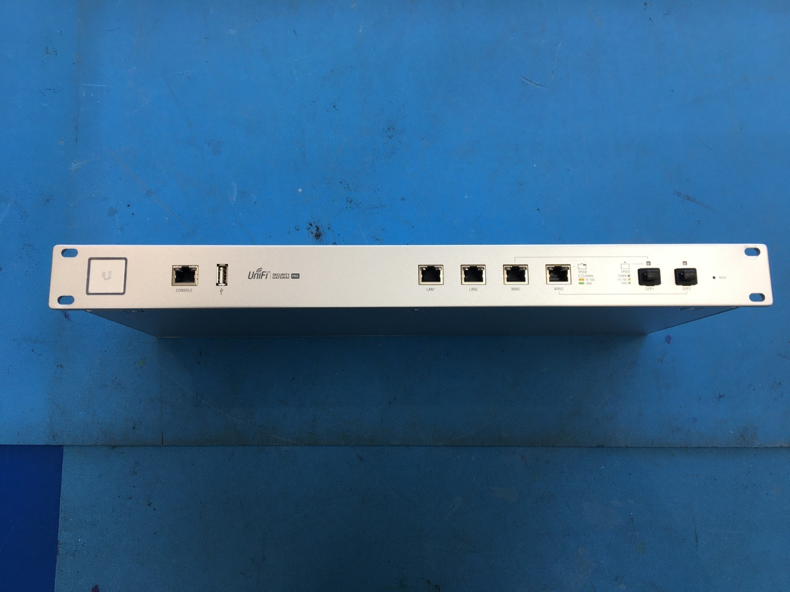 Unifi Ubiquiti Networks USG-PRO-4 Enterprise Gateway Router w Gigabit Ethernet