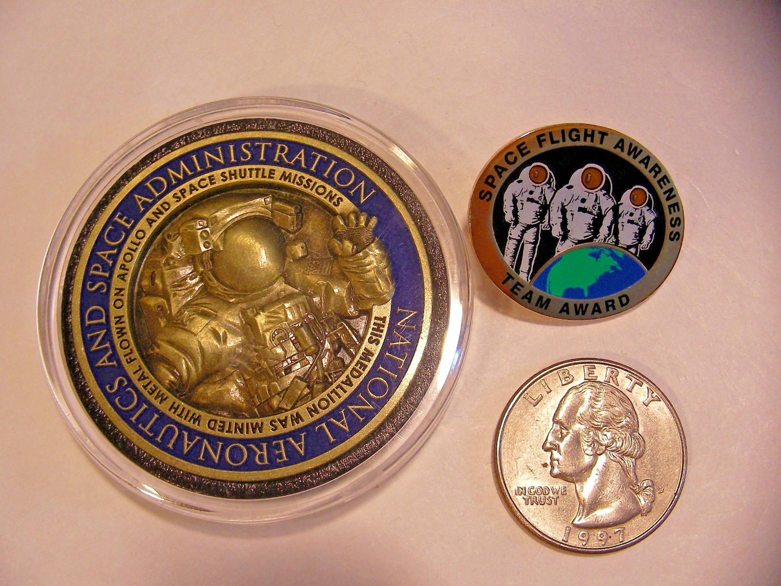 Space Flight Awareness Team Award NASA Medallion w Flown Apollo STS Metal & Pin