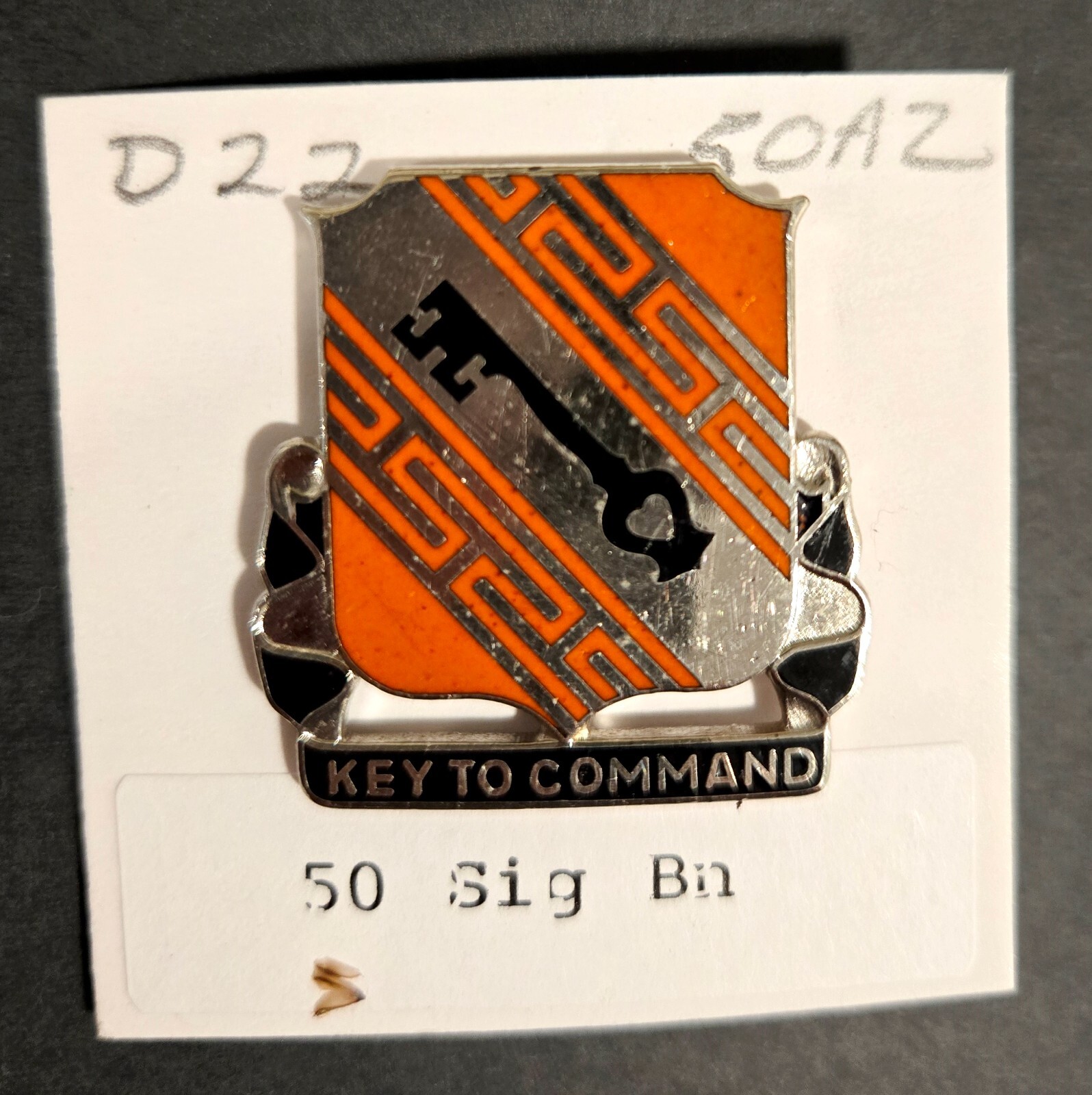 US Military 50th  Signal Bettalion Unit Crest Pin (Key to Command)