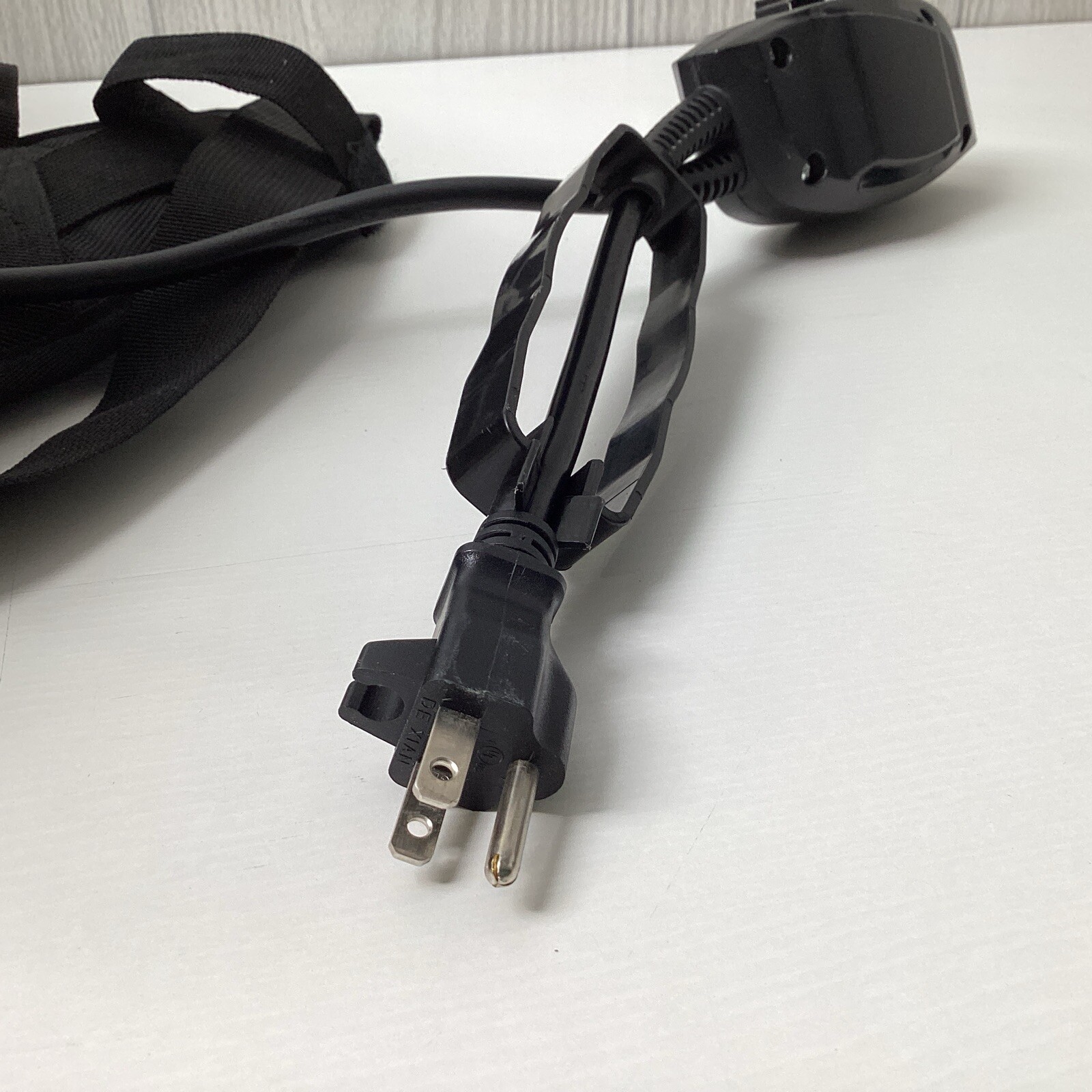 TITAN T750 Back Pack Vacuum ONLY - NO ACCESSORIES - PLEASE LOOK