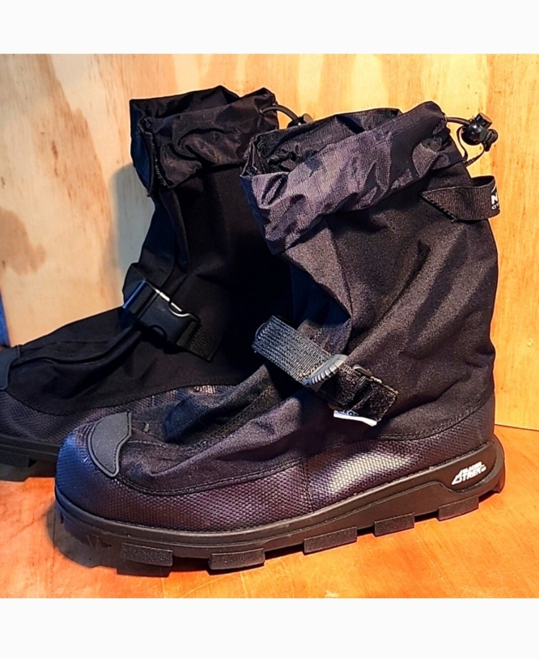 Neo's Overshoe Trek Cleats UNISEX Sz L Men 9-10.5 W 11-12.5 Snow  Ice