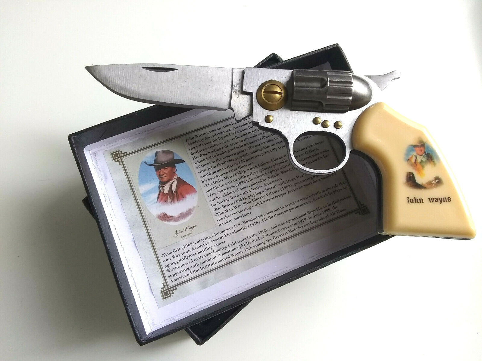 John Wayne Hand Gun Pistol Revolver Manual Folding Pocket Knife Collectible Gift
