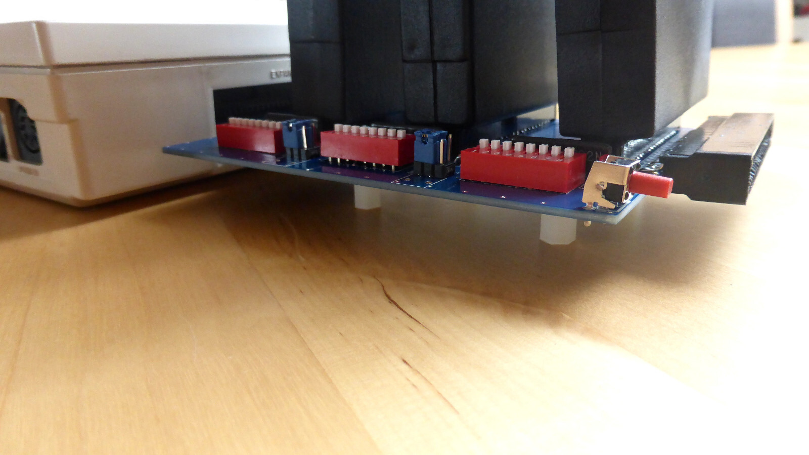 Commodore 64 / 128 X-Pander-3 Adapter für 3 Cartridge