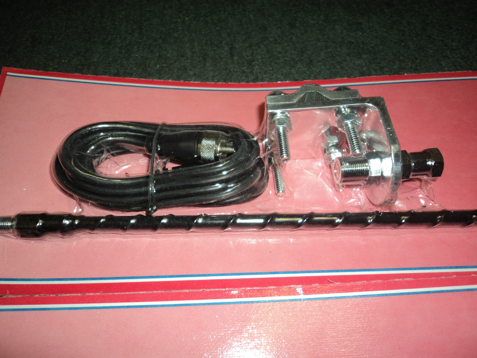 ProComm Bulldog HSS995-3B 3FT Single Fiberglass CB Radio Antenna & Mirror Mount