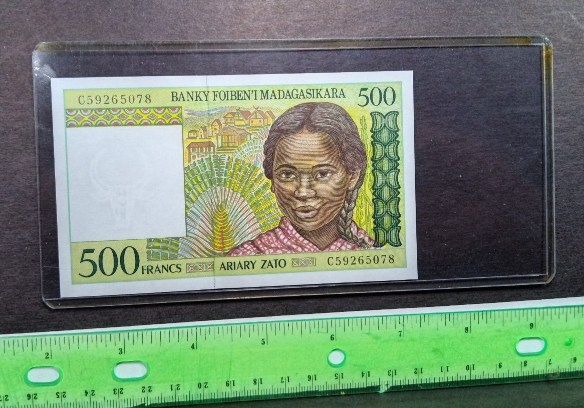 MADAGASCAR 500 Francs1994 UNC