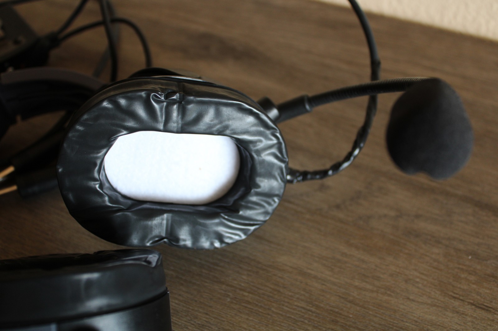 Flightcom Denali Aviation Headset and Microphone in Carry Case