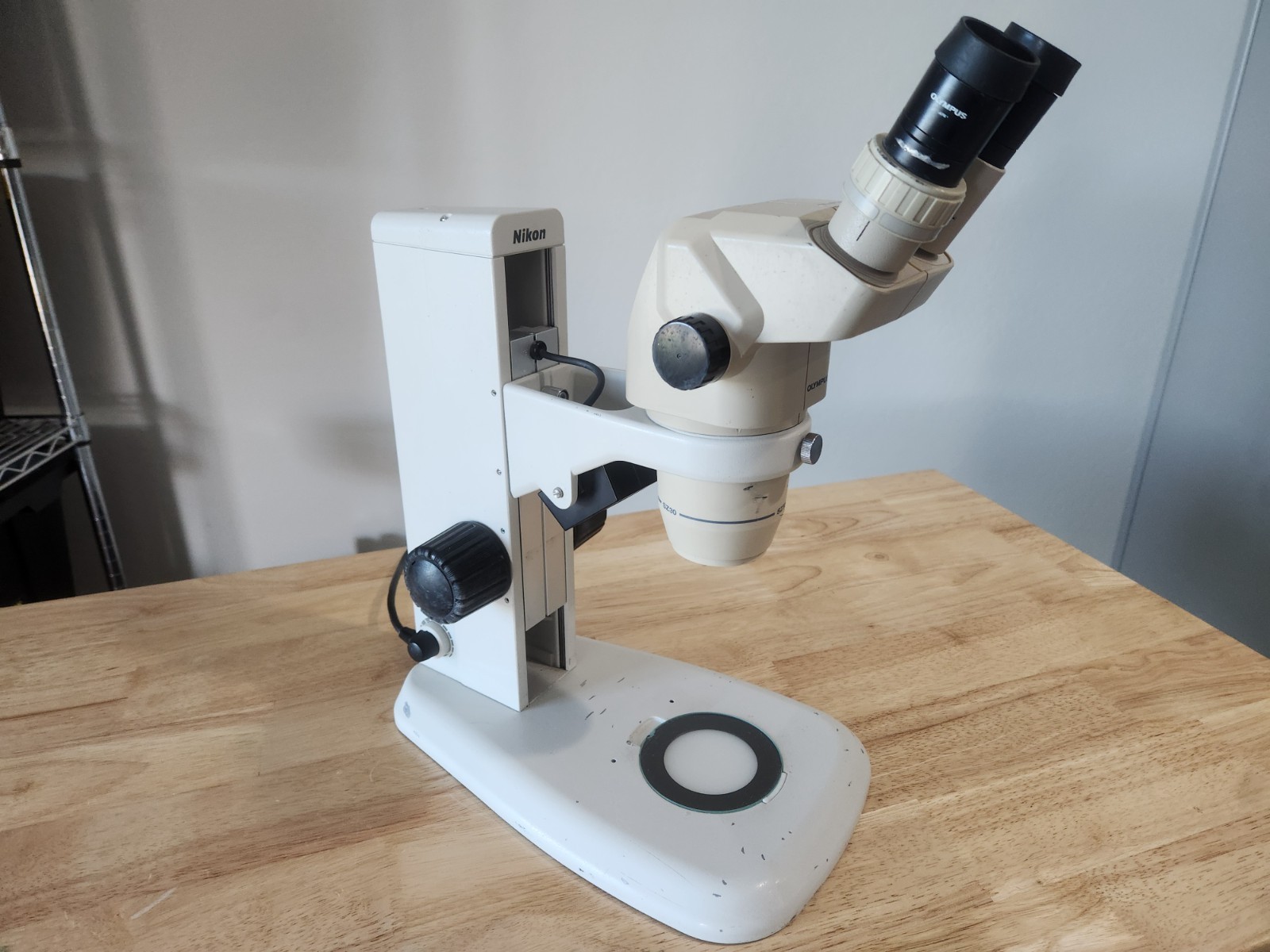 Nikon C-LEDS Microscope Stand With Olympus SZ3060 Stereo Microscope