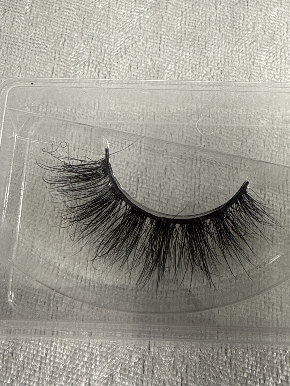 false eyelashes #41A