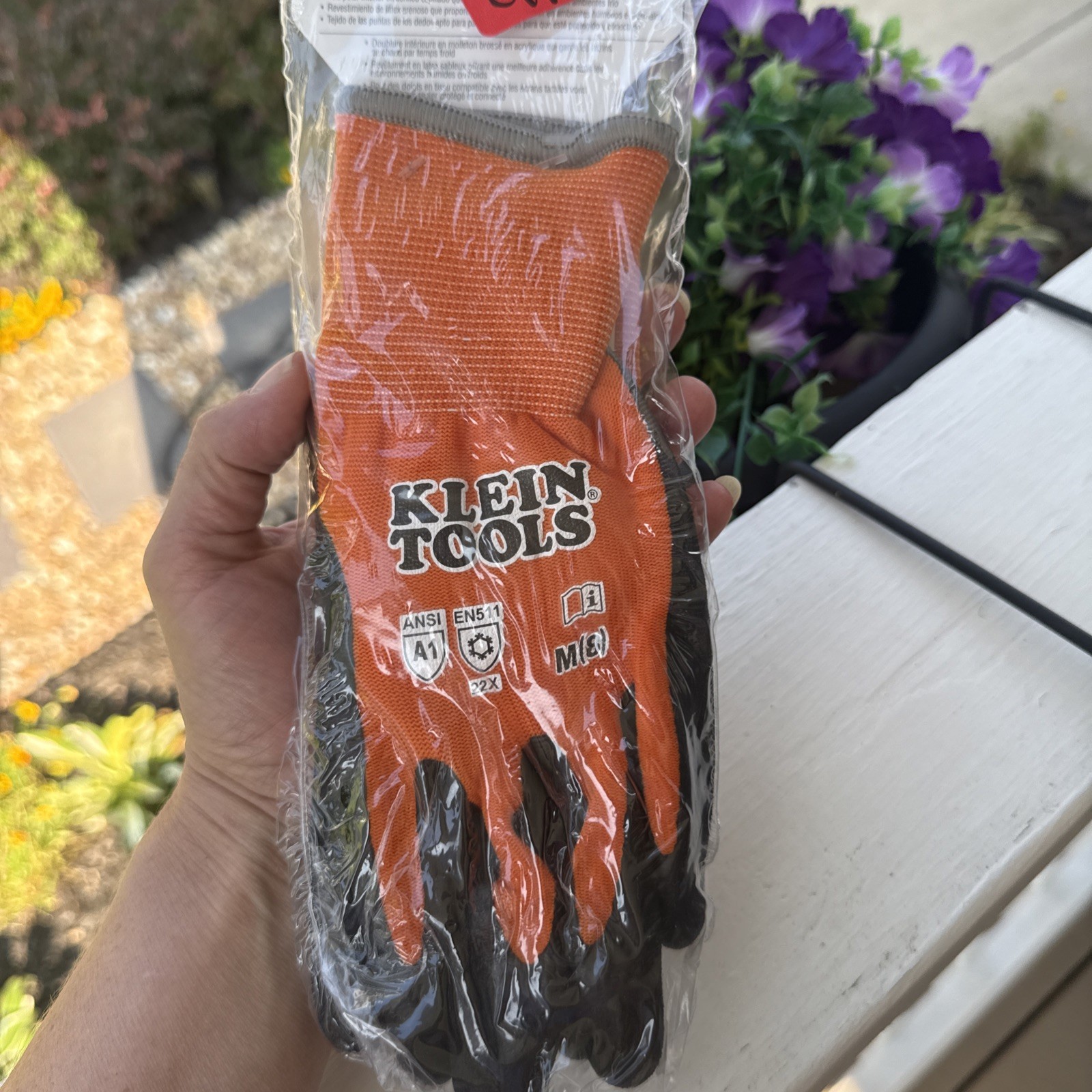 Klein Tools 60835 Winter Knit Dipped Gloves Ansi Cut Level A1 Touchscreen Medium