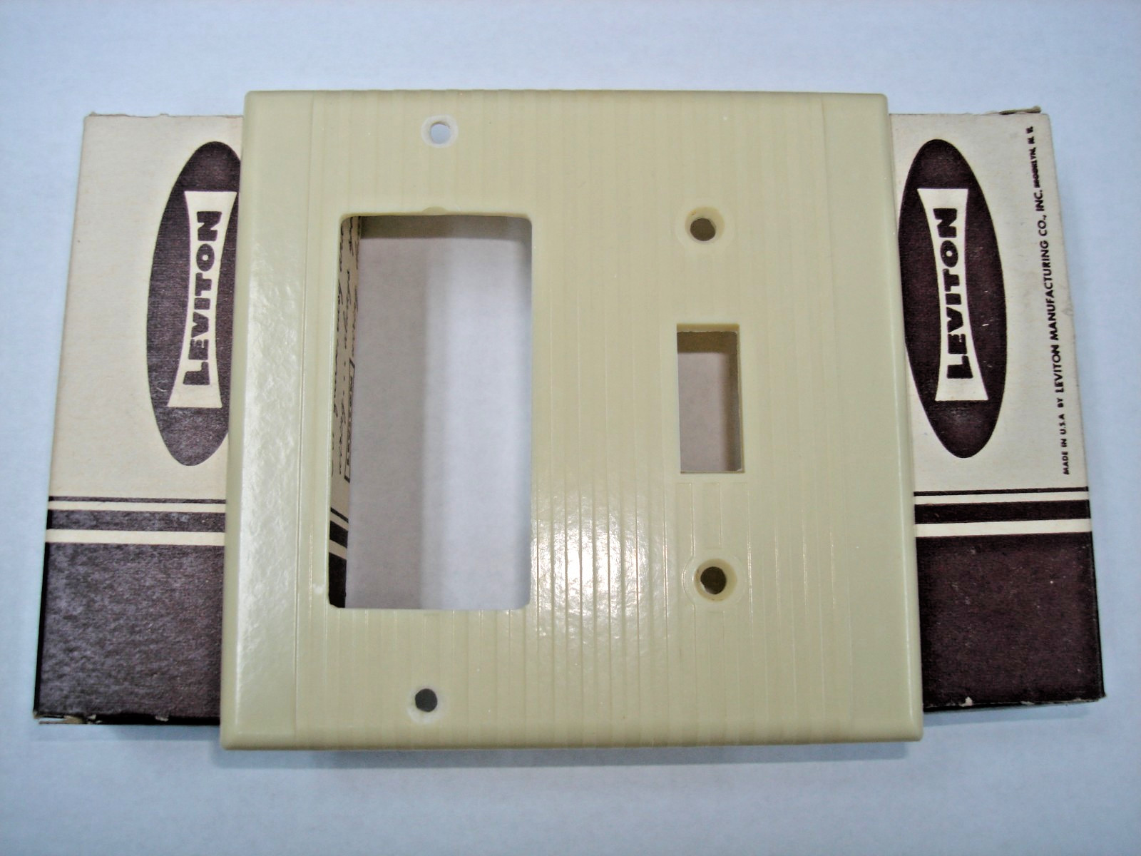 Vintage Uniline Ivory Decora GFCI Switch Outlet Cover Plate Leviton 2 Gang