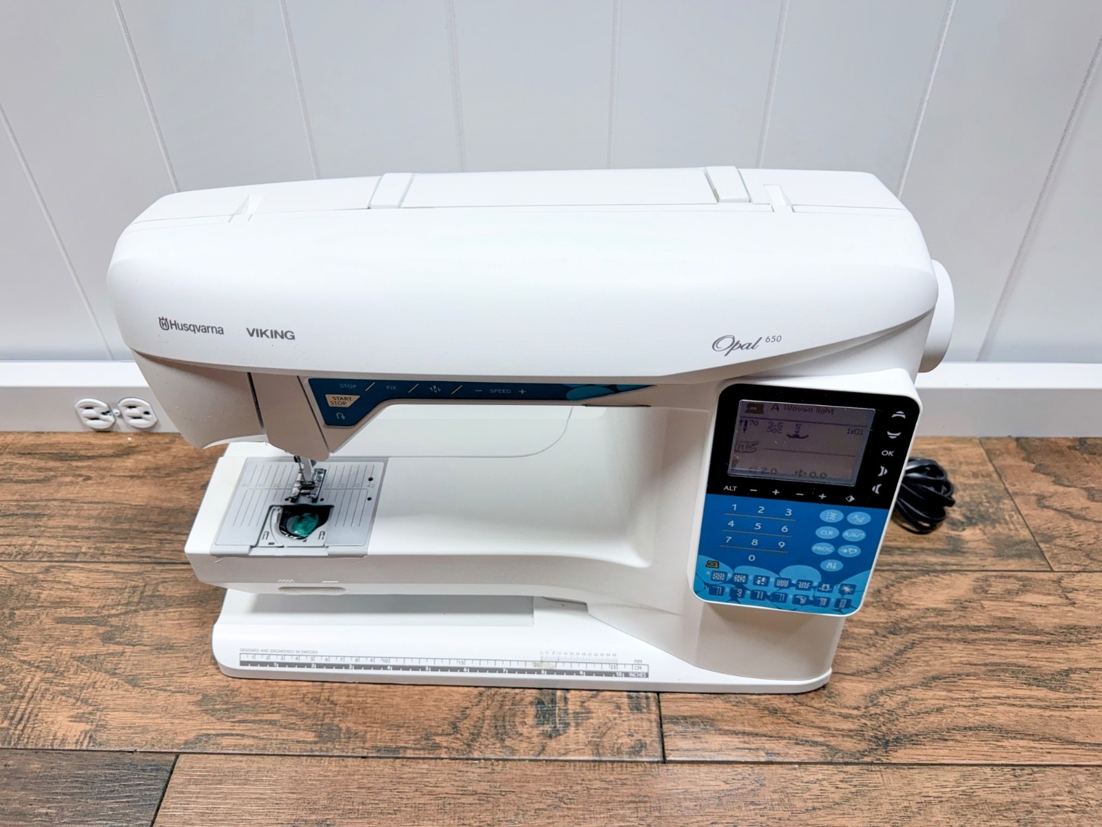 Husqvarna Viking Opal 650 Sewing Machine Y246