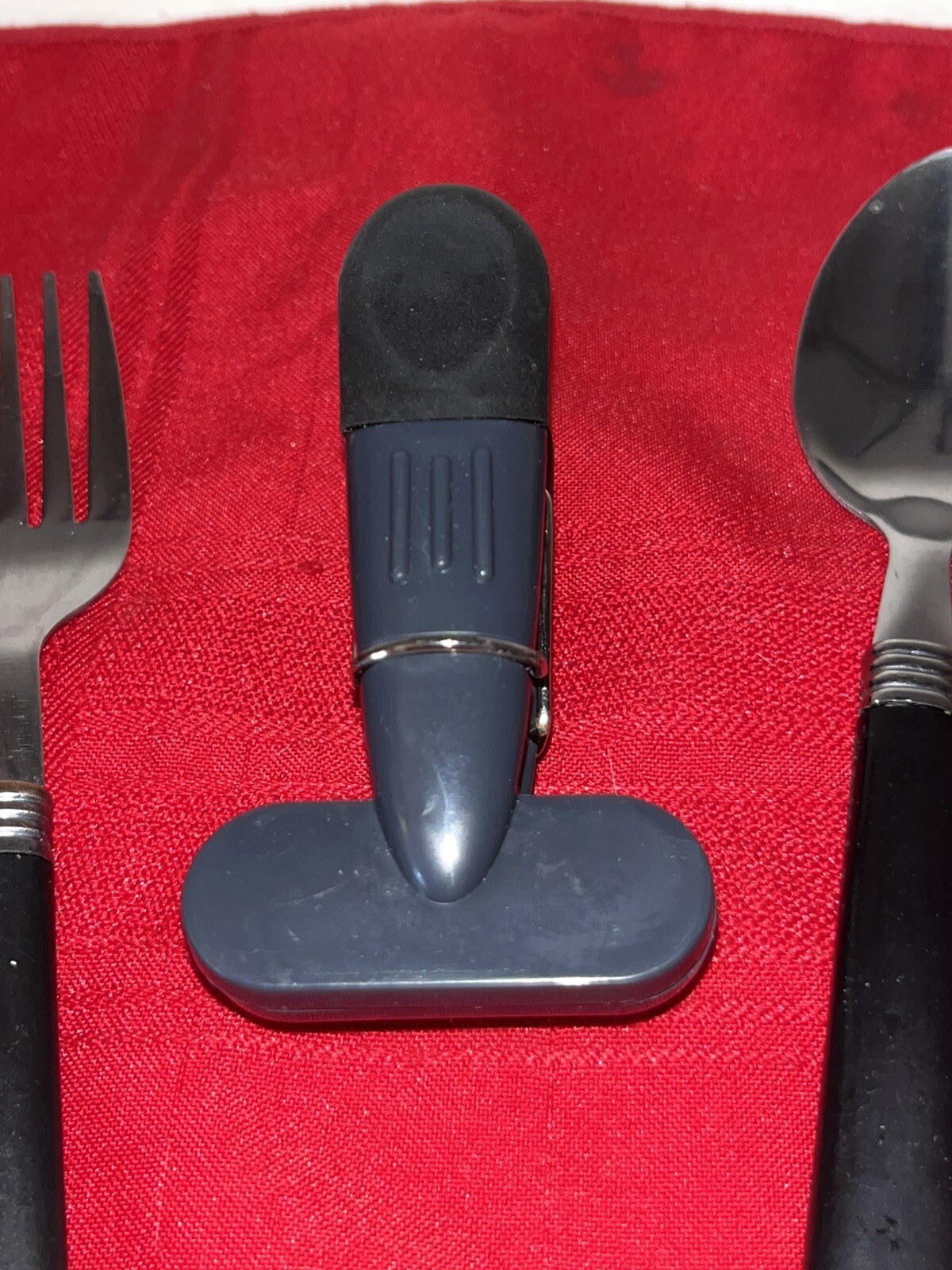 8 PC BLACK PLASTIC HANDLED STAINLESS FLATWARE SET 4 FORKS 4 SPOONS & CHIP CLIP