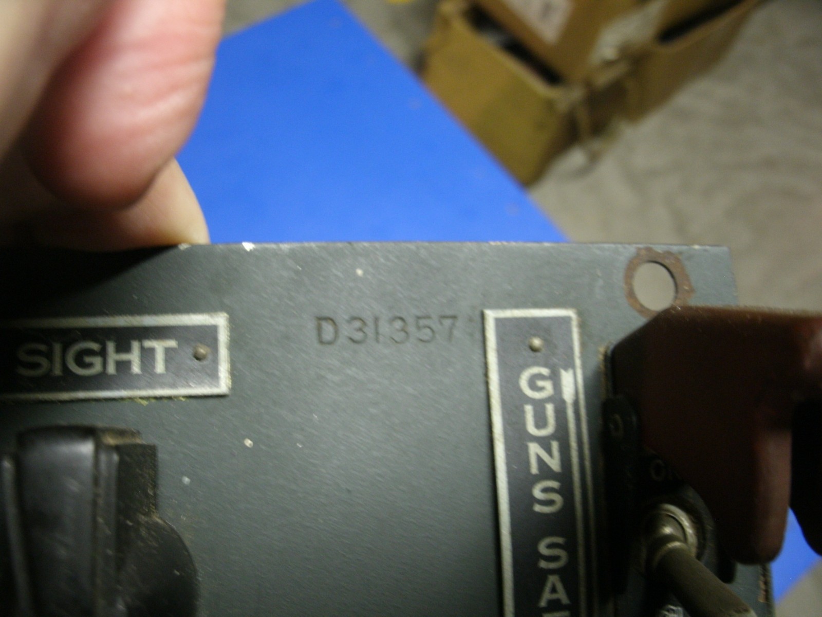 US AIRCRAFT GUN SIGHT - GUN CAMERA SWITCH W.W.II