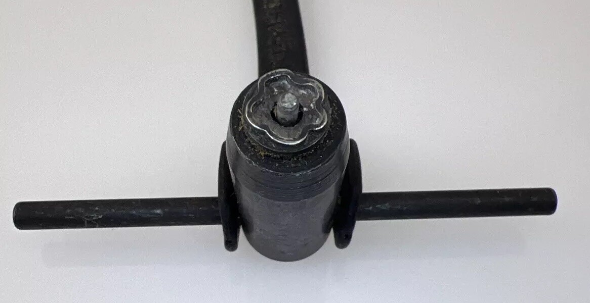 Cable Television CATV Security Box Key Utility Company ￼