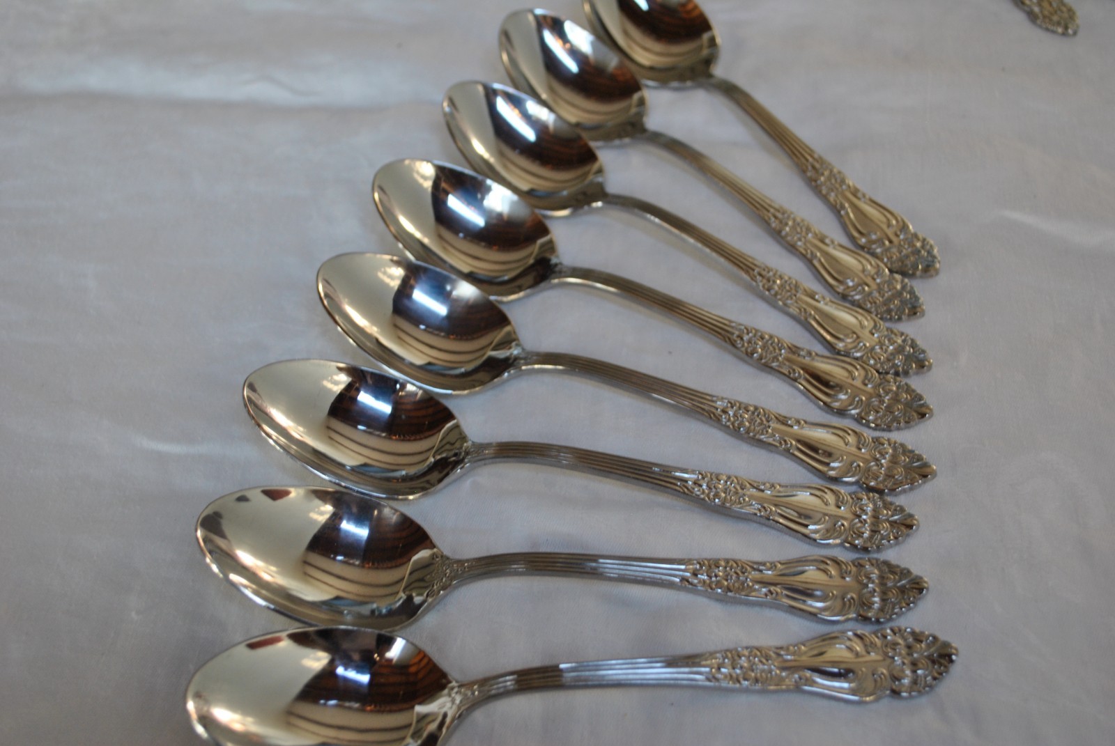 REED AND BARTON STAINLESS 18/10 FLATWARE CHINA "HAVERSHAM" (8) TEASPOONS