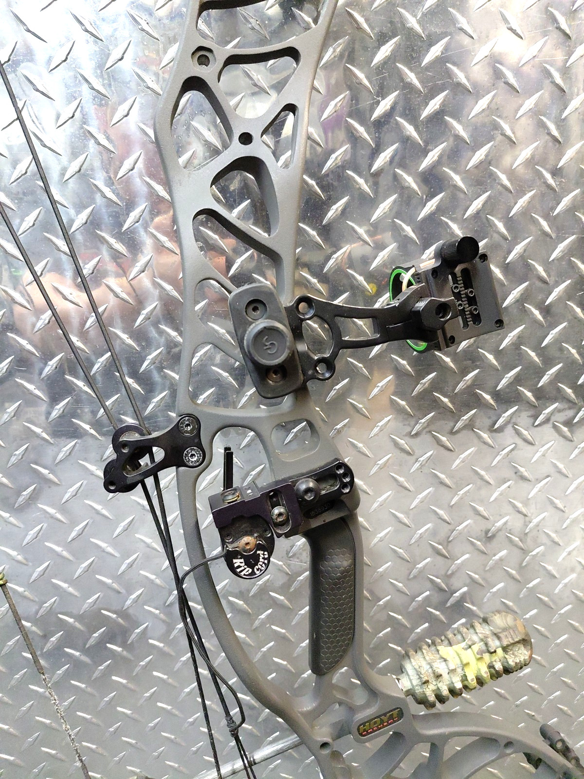 Hoyt Helix Ultra,Right Handed, W/SIGHT & QUIVER - FREE SHIPPING
