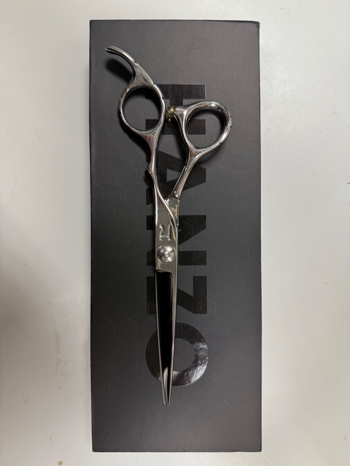 Hattori Hanzo HH4 shears 6.0 Right Handed shears slightly used