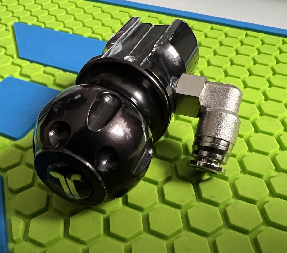 TRINITY PAINTBALL DOVETAIL ON/OFF ASA + MACROLINE FITTING - GLOSS BLACK
