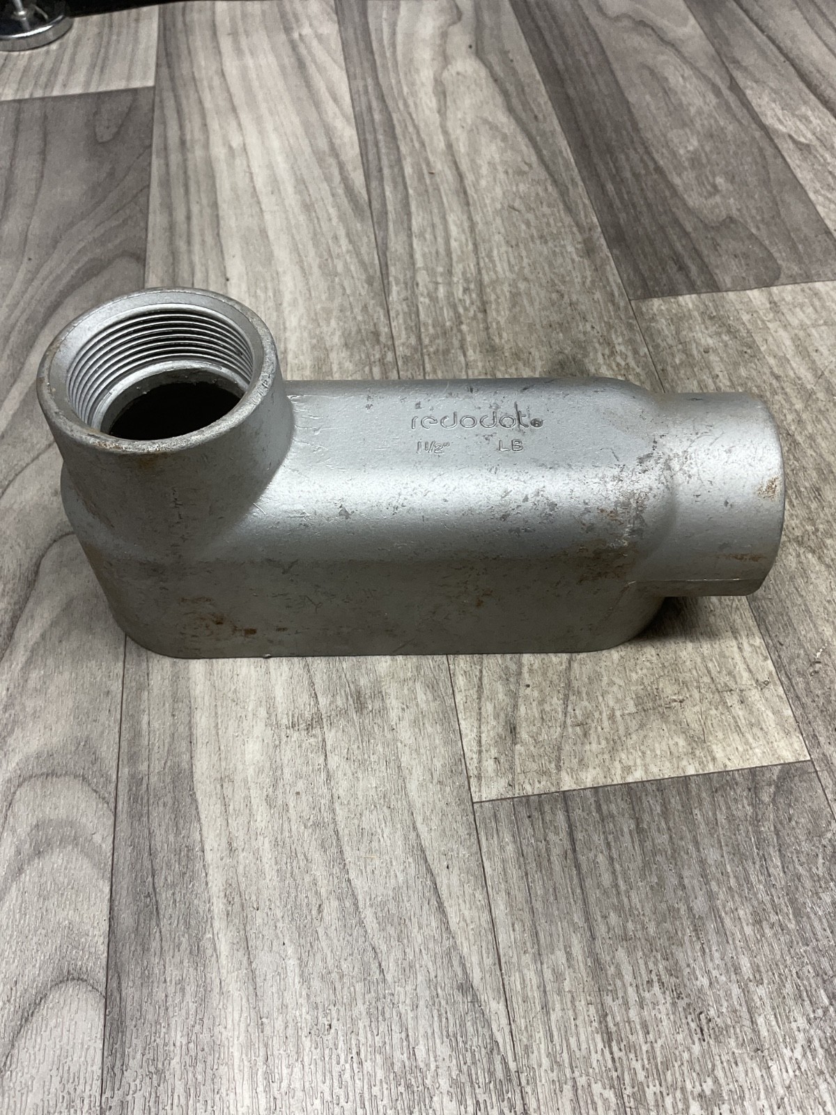 Red Dot 1-1/2" LB Aluminum Conduit Body, 90Degree, 32.0CU In. NOS #4022PT26