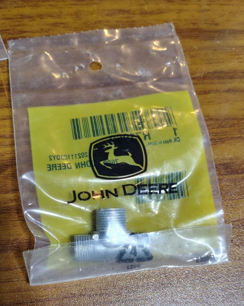 JOHN DEERE NEW OEM GENUINE TEE FITTING R71963