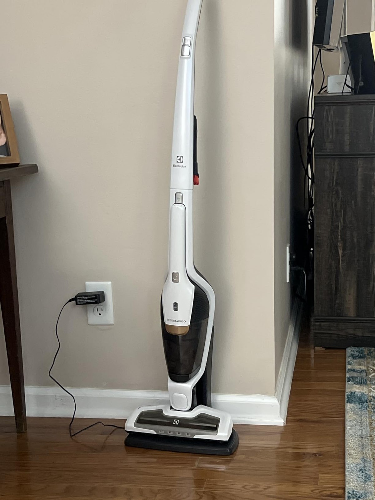 Electrolux Ergorapido 2‑in‑1 Cordless Vacuum, 48 Min, EasySteer, White