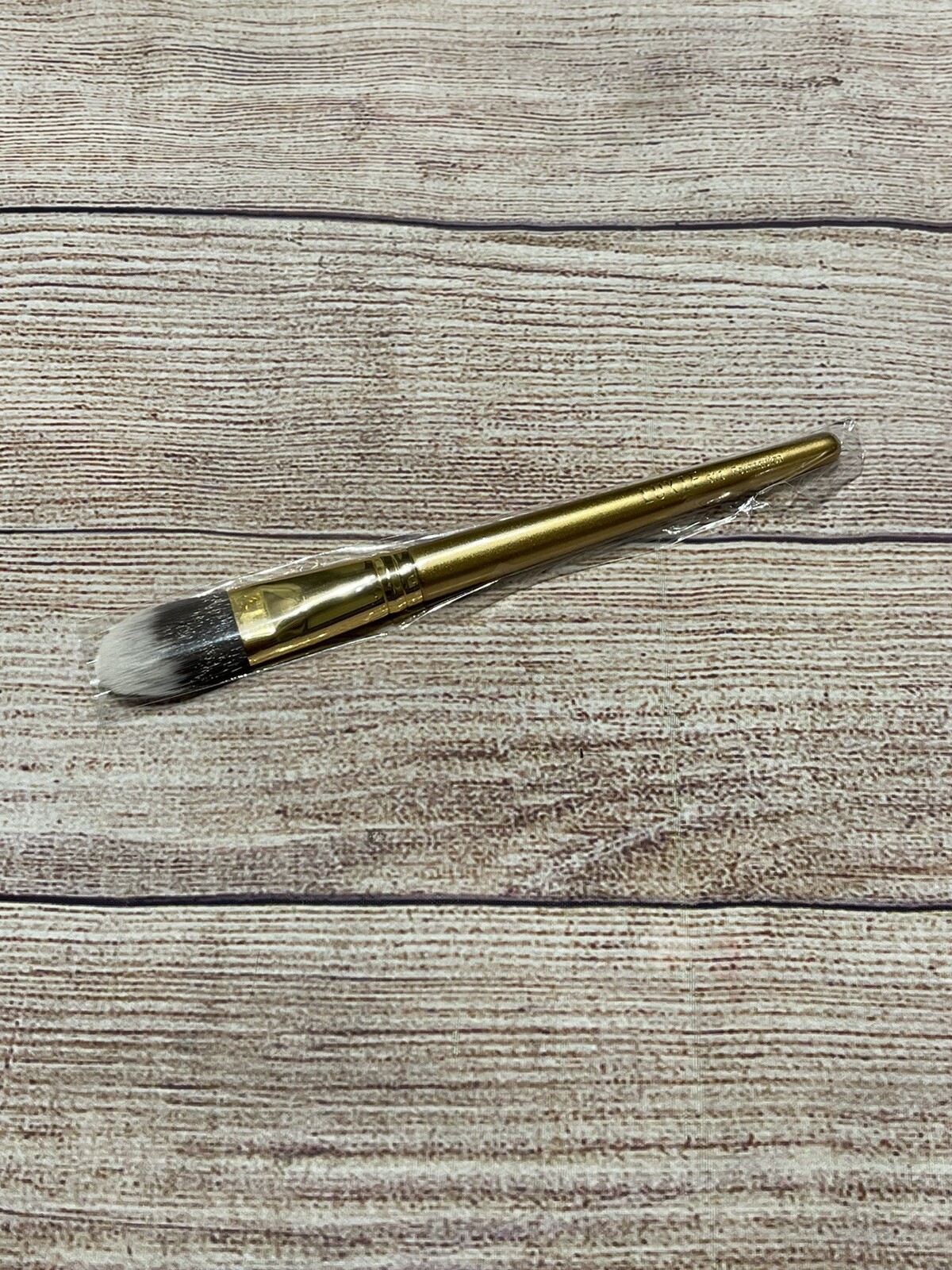 Gold Luxie 510 Foundation Brush
